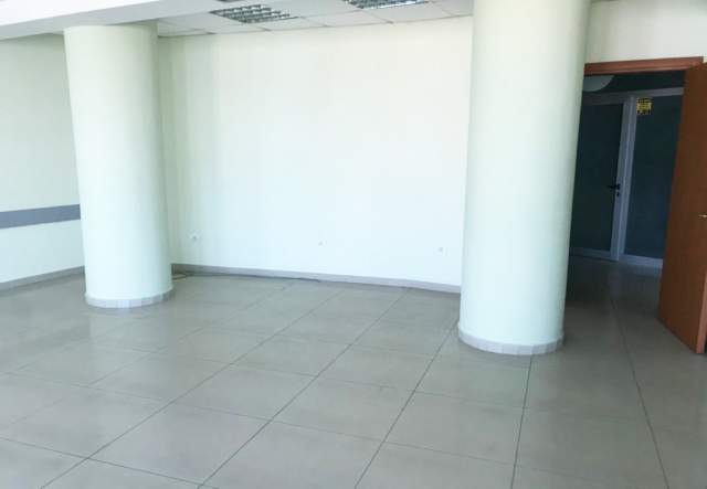 Tirane, jepet me qera ambjent biznesi 202 m² 1.400 Euro