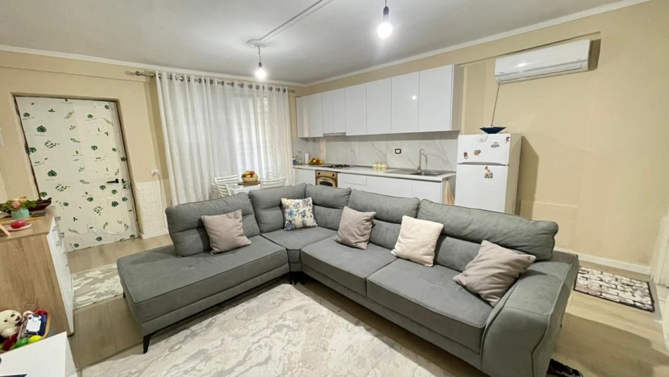 Tirane, jepet me qera apartament 1+1 Kati 1, 70 m² 450 € (rruga jordan misja)