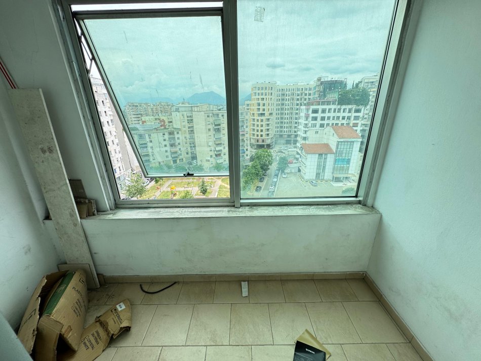 Tirane, jepet me qera zyre Kati 6, 116 m² 700 € (zogu i zi)