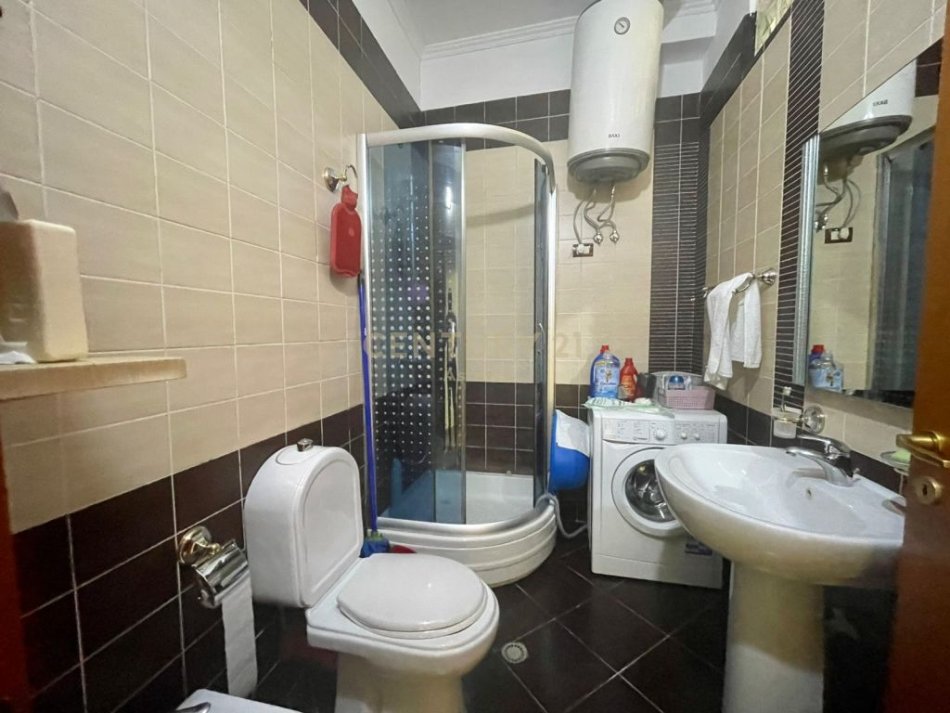 Tirane, shitet apartament 2+1 Kati 1, 90 m² 145.000 € (Komuna e Parisit, Lulishtja)