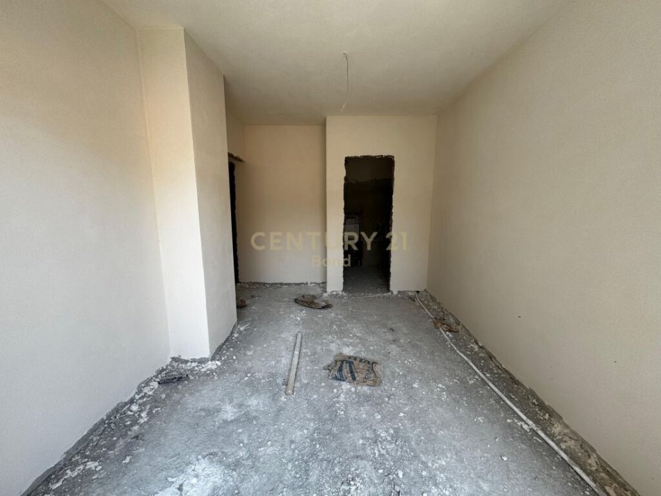 Tirane, shitet apartament 2+1+Aneks+Ballkon Kati 2, (OKAZION!!! 2+1+2 prane Shkolles se Kuqe,)