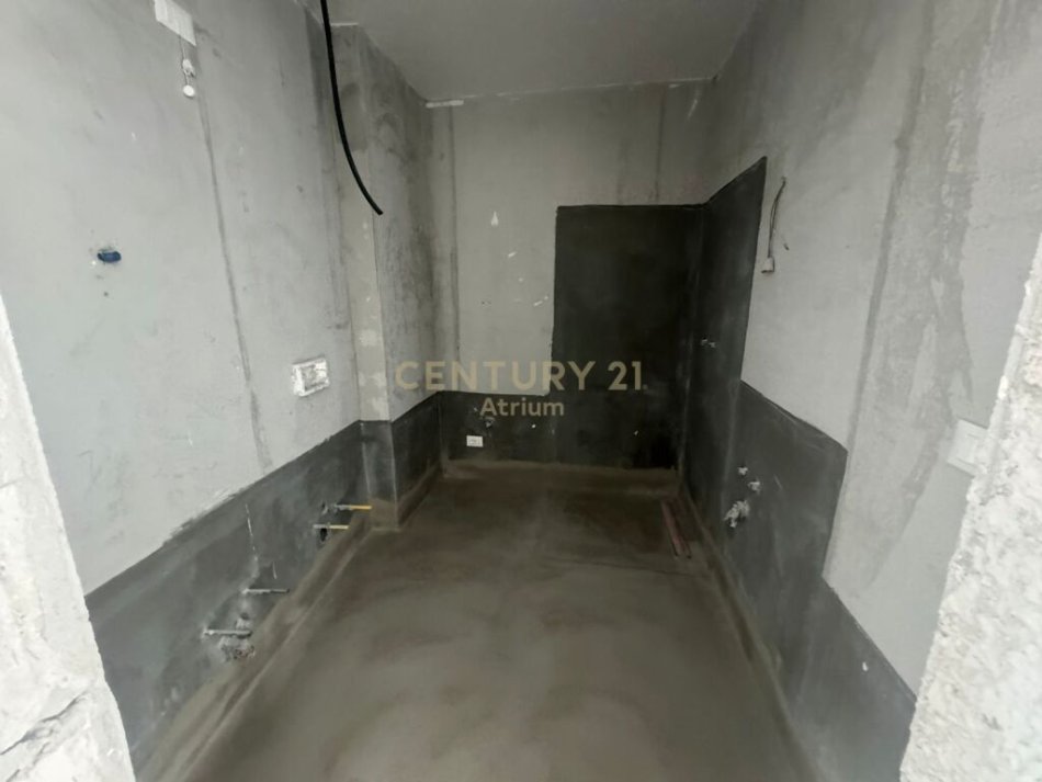 Tirane, shes apartament 2+1+POST PARKIM+VERANDE , 122 m² 350.000 € (Liqeni i Tiranës)