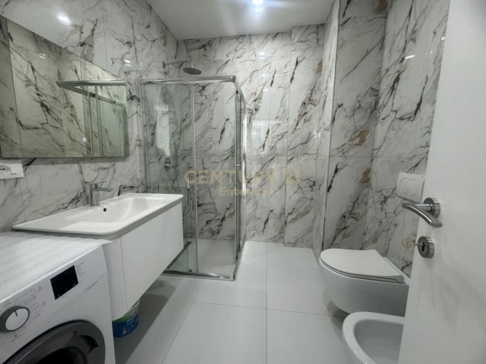 Tirane, jepet me qera apartament 1+1 Kati 6, 77 m² 1.000 € (Rruga e Kosovareve)