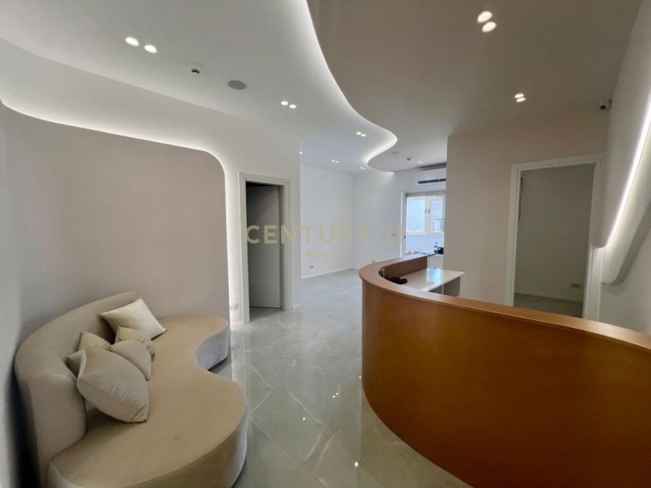 Tirane, jepet me qera 5+1 Kati 2, 130 m² 2.000 € (hipoteka)