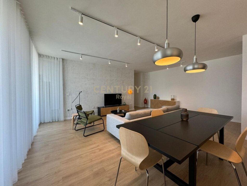 Tirane, jepet me qera apartament 3+1 Kati 8, 144 m² 1.600 € 