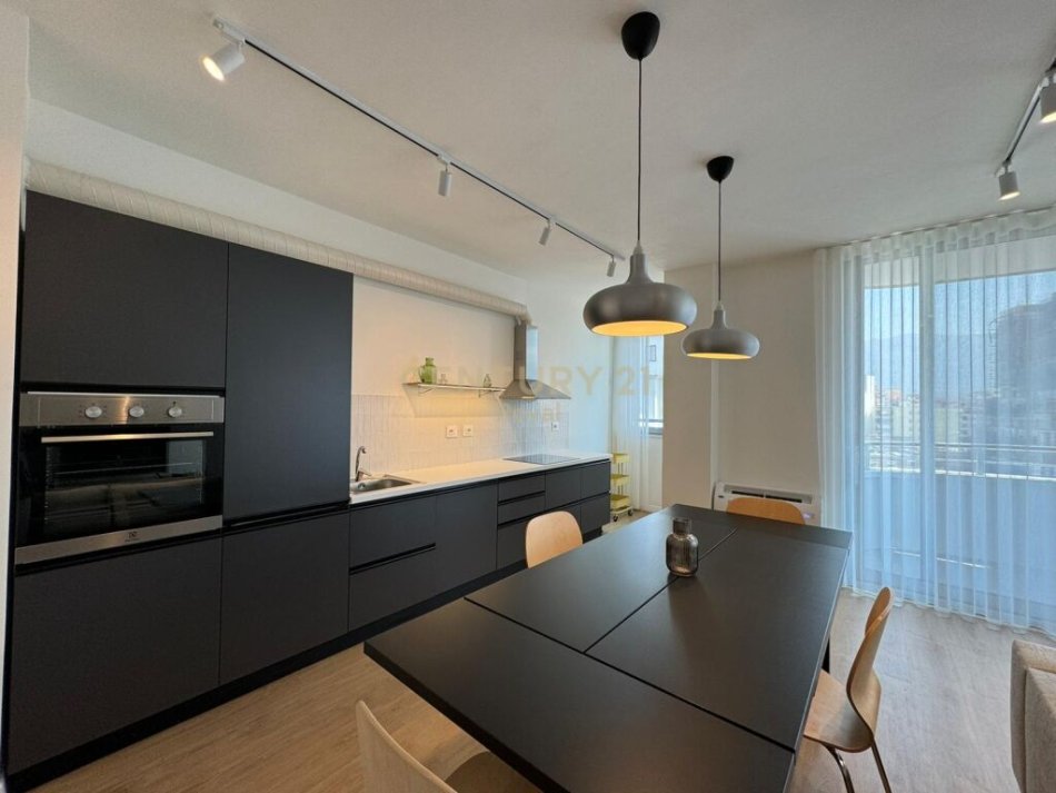 Tirane, jepet me qera apartament 3+1 Kati 8, 144 m² 1.600 € 