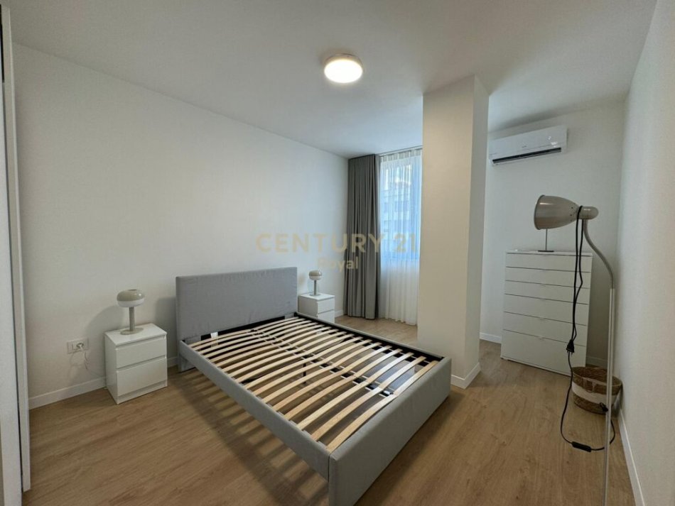 Tirane, jepet me qera apartament 3+1 Kati 8, 144 m² 1.600 € 