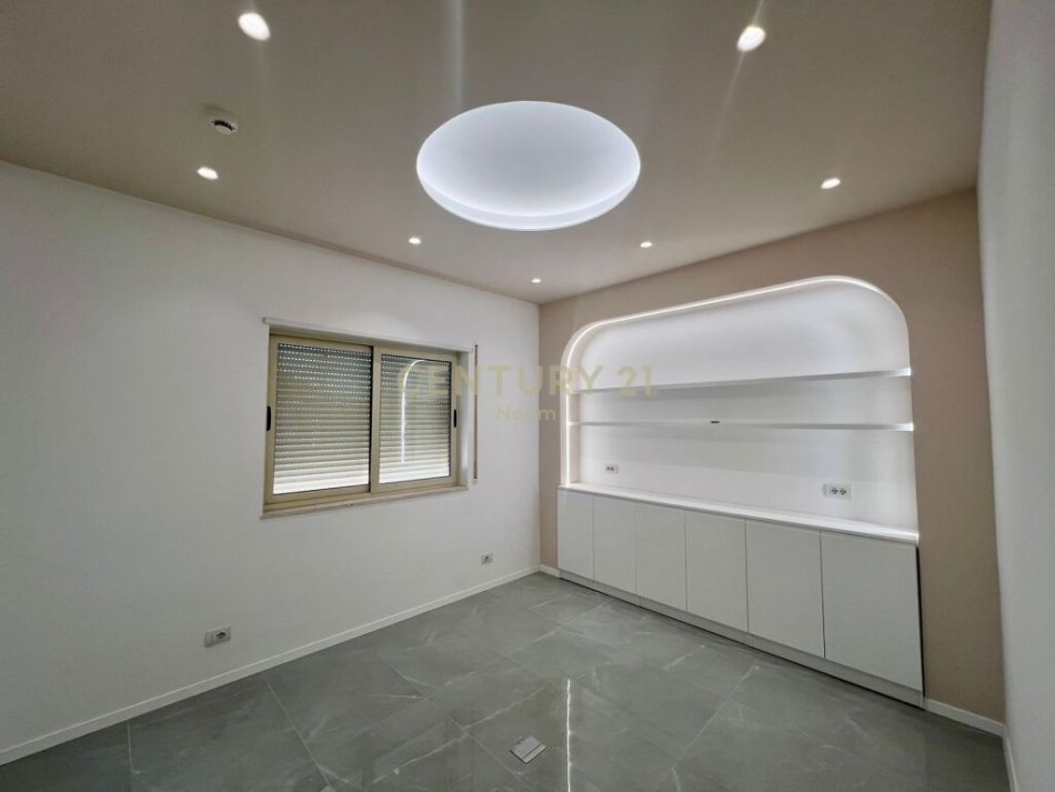 Tirane, jepet me qera 5+1 Kati 2, 130 m² 2.000 € (hipoteka)