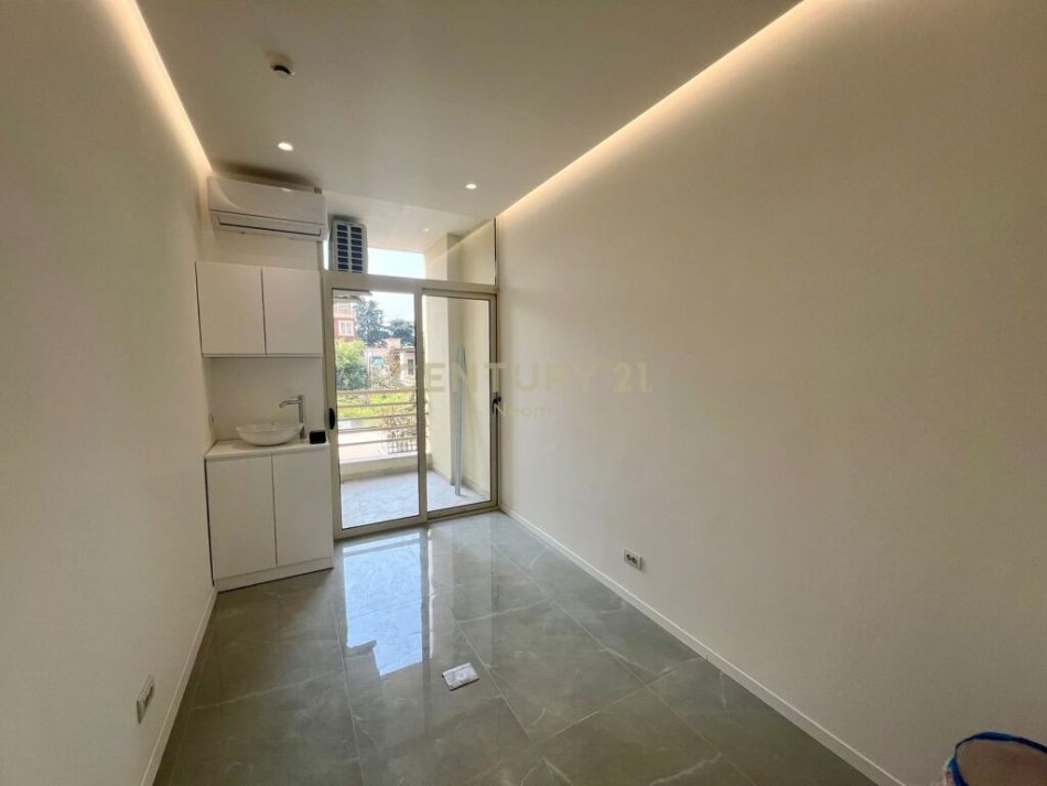 QIRA, AMBJENT KOMERCIAL TE HIPOTEKA.Neom99488