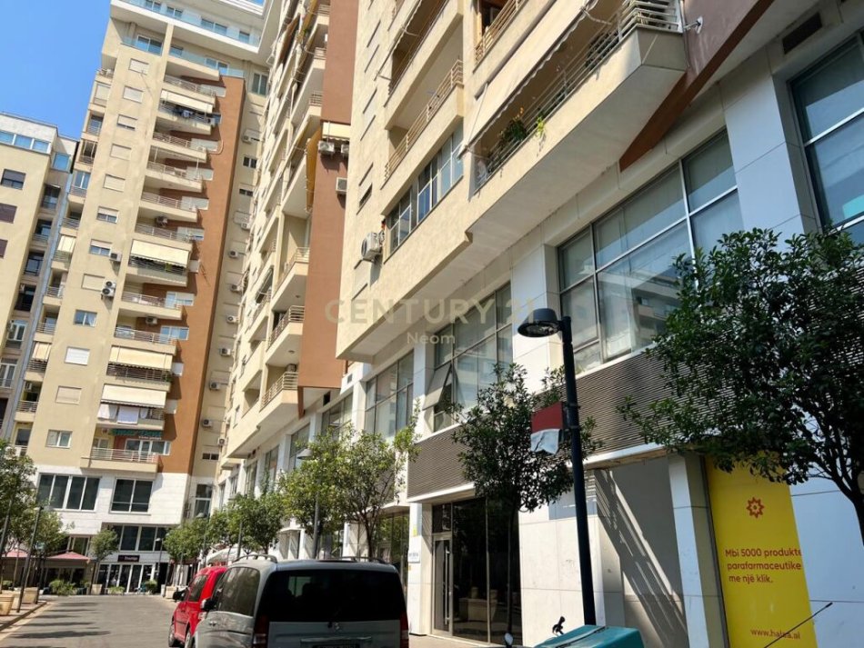Tirane, jepet me qera ambjent biznesi Kati 2, 130 m² 2.000 € (HIPOTEKA)