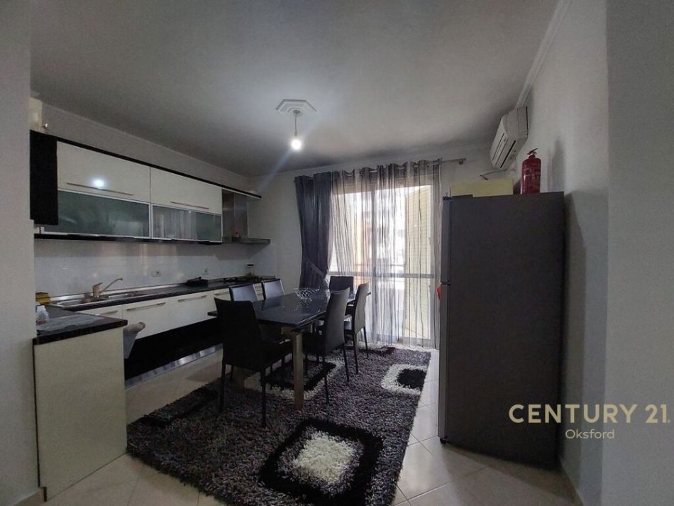 Tirane, jepet me qera apartament 2+1+Ballkon , 104 m² 500 € (Bulevardi Migjeni)