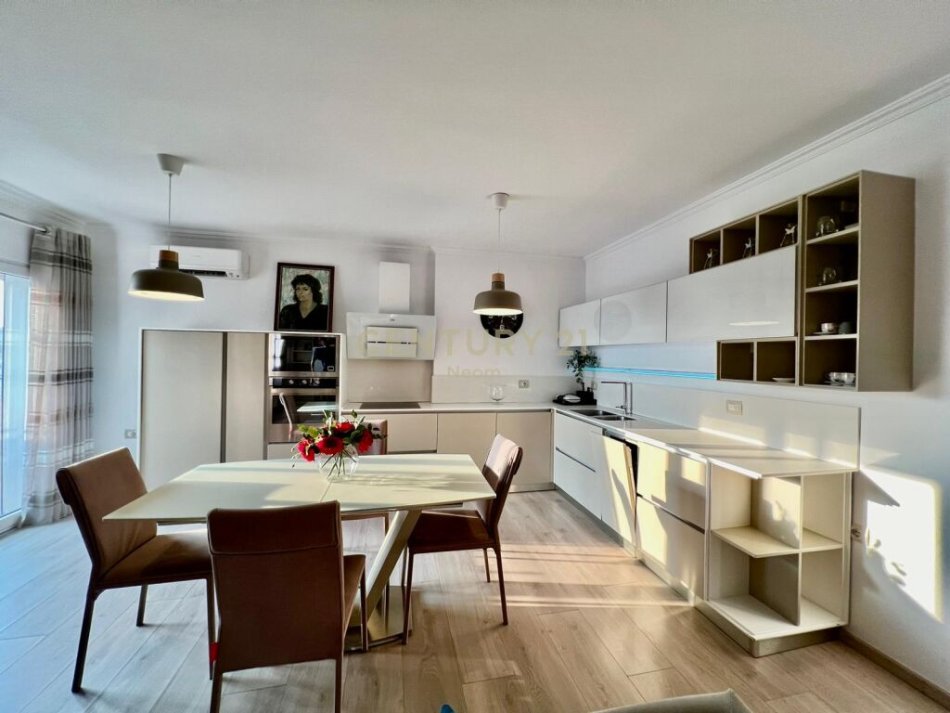 Tirane, jepet me qera apartament 2+1 Kati 6, 110 m² 1.500 € (sheshi willson)
