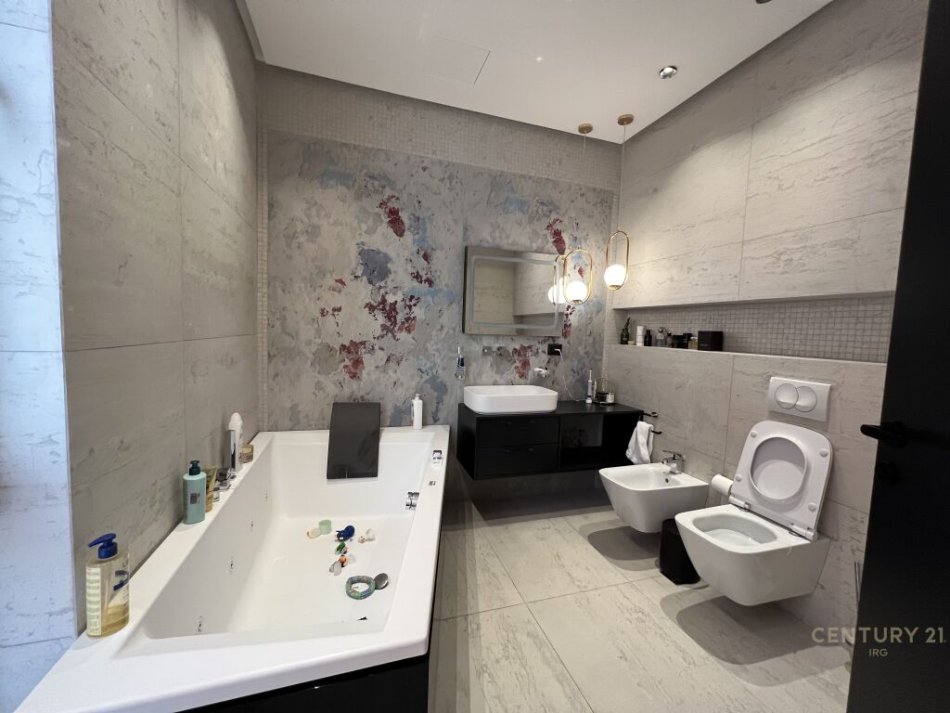 Tirane, shes apartament 2+1+2+PARKIM+Ballkon , 144 m² 500.000 € (Kompleksi Delijorgji)