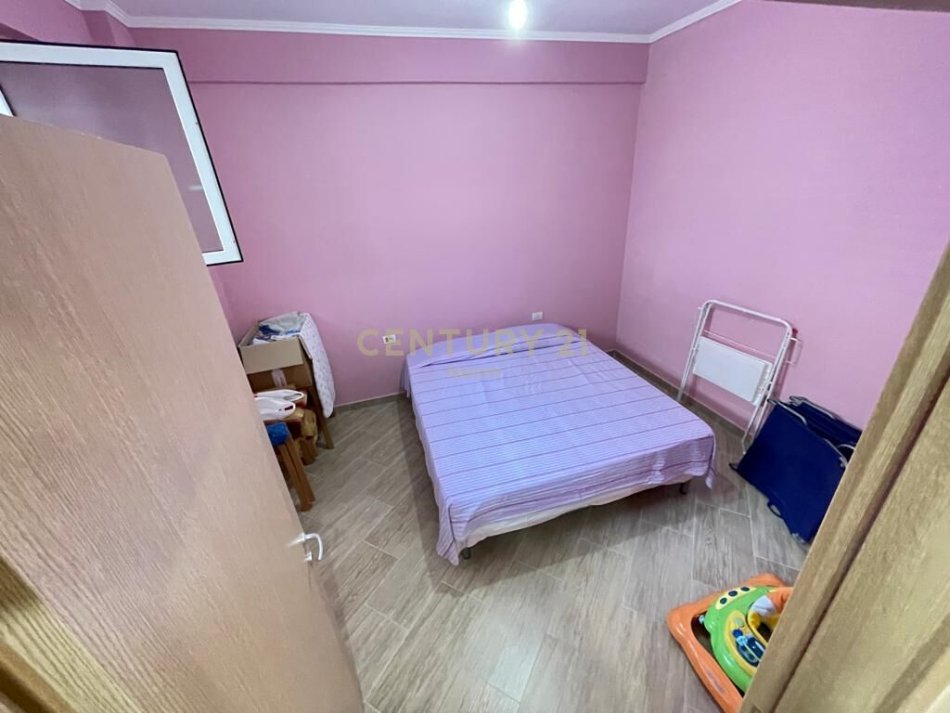 Tirane, jepet me qera apartament 2+1 Kati 4, 120 m² 500 € (vilat gjermane)