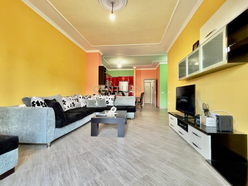 Tirane, jepet me qera apartament 2+1 Kati 4, 120 m² 500 € (vilat gjermane)