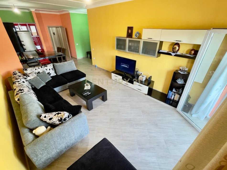 Tirane, jepet me qera apartament 2+1 Kati 4, 120 m² 500 € (vilat gjermane)