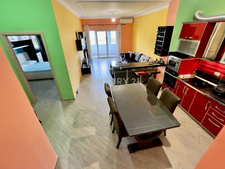 Tirane, jepet me qera apartament 2+1 Kati 4, 120 m² 500 € 