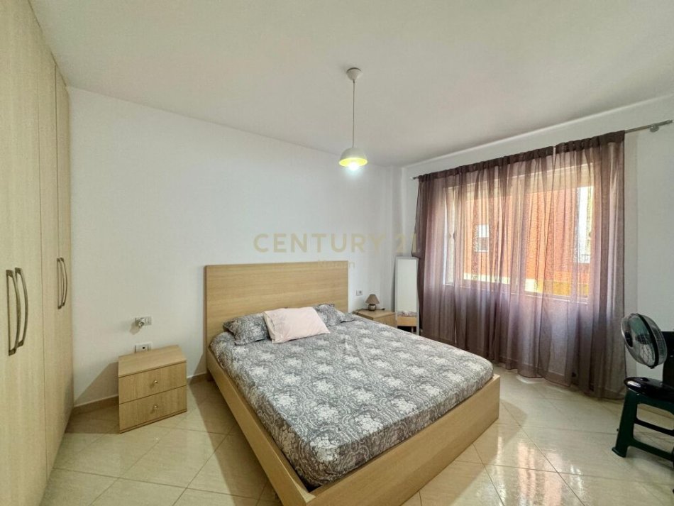 Tirane, jepet me qera apartament 2+1 Kati 2, 98 m² 600 € (liqeni i thate)