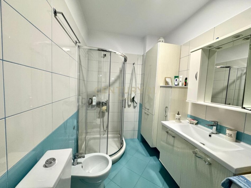 Tirane, jepet me qera apartament 2+1 Kati 2, 98 m² 600 € (liqeni i thate)