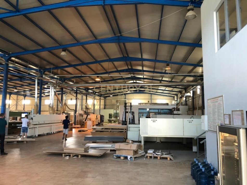 Tirane, jepet me qera magazine Kati 1, 5.739 m² 7.000 € (Autostrada Durres - Tirane)