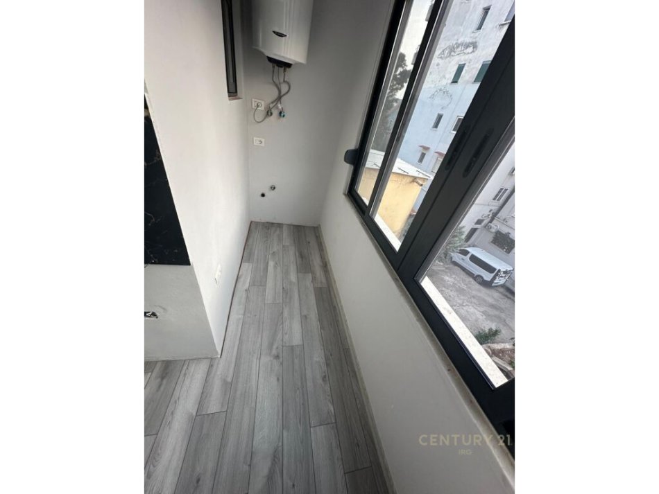 Tirane, jepet me qera zyre Kati 3, 51 m² 500 € (21 Dhjetori)