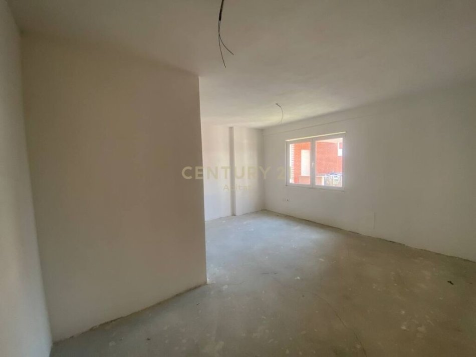 SHITET APARTAMENT 2+1+2+2 POSTE PARKIMI NE ASTIR, "KOMPLEKSI SIMA-COM ABITAT99427