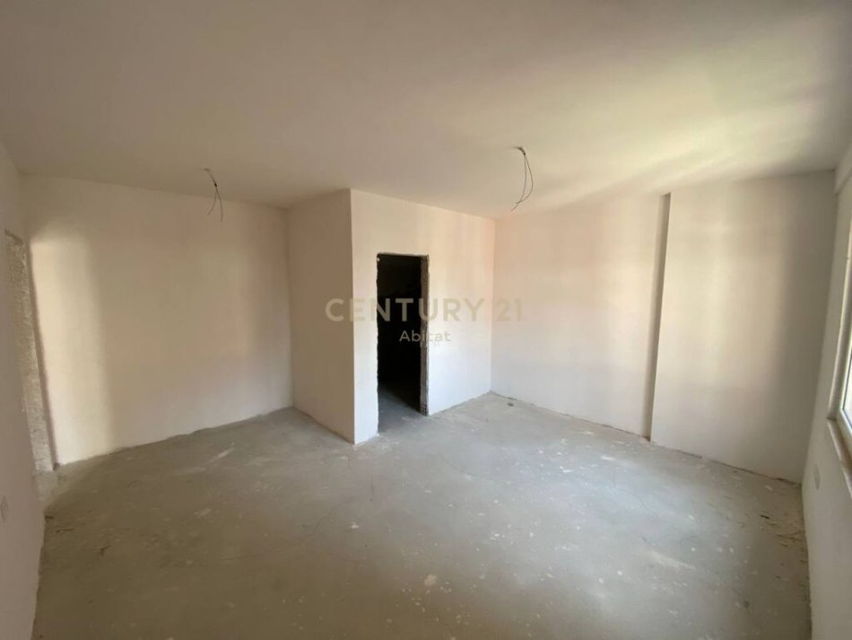 SHITET APARTAMENT 2+1+2+2 POSTE PARKIMI NE ASTIR, "KOMPLEKSI SIMA-COM ABITAT99427