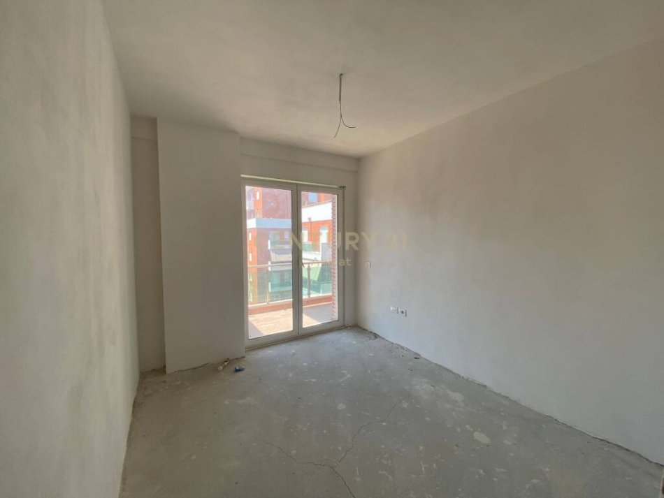 SHITET APARTAMENT 2+1+2+2 POSTE PARKIMI NE ASTIR, "KOMPLEKSI SIMA-COM ABITAT99427