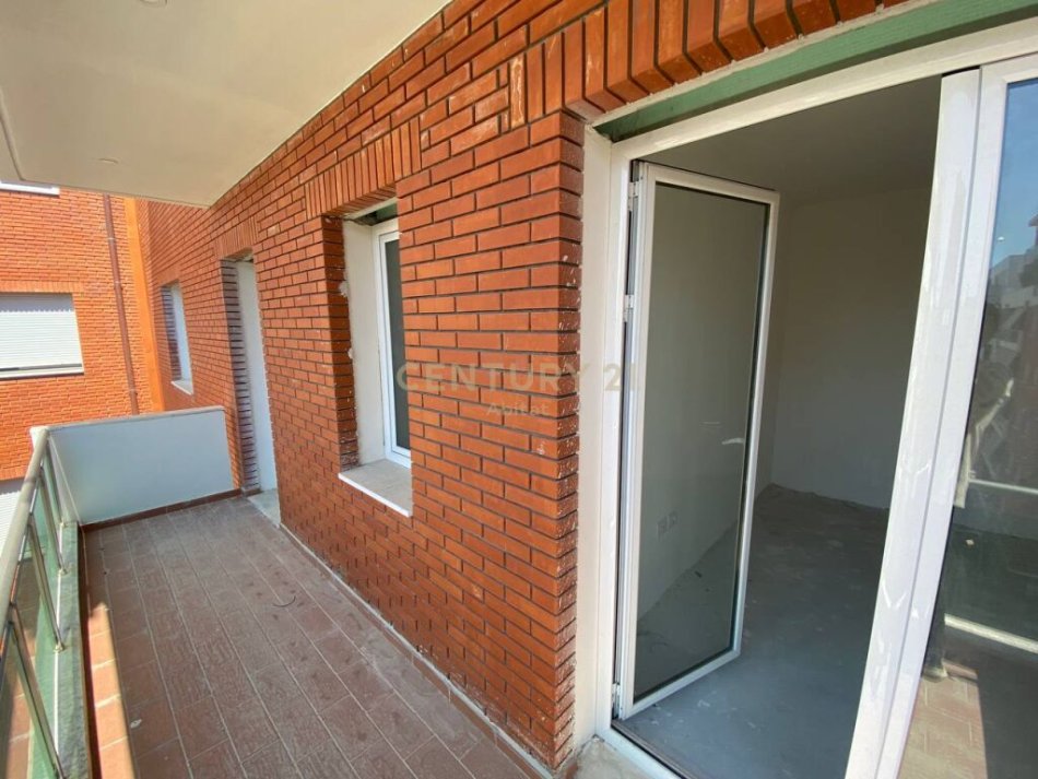 SHITET APARTAMENT 2+1+2+2 POSTE PARKIMI NE ASTIR, "KOMPLEKSI SIMA-COM ABITAT99427