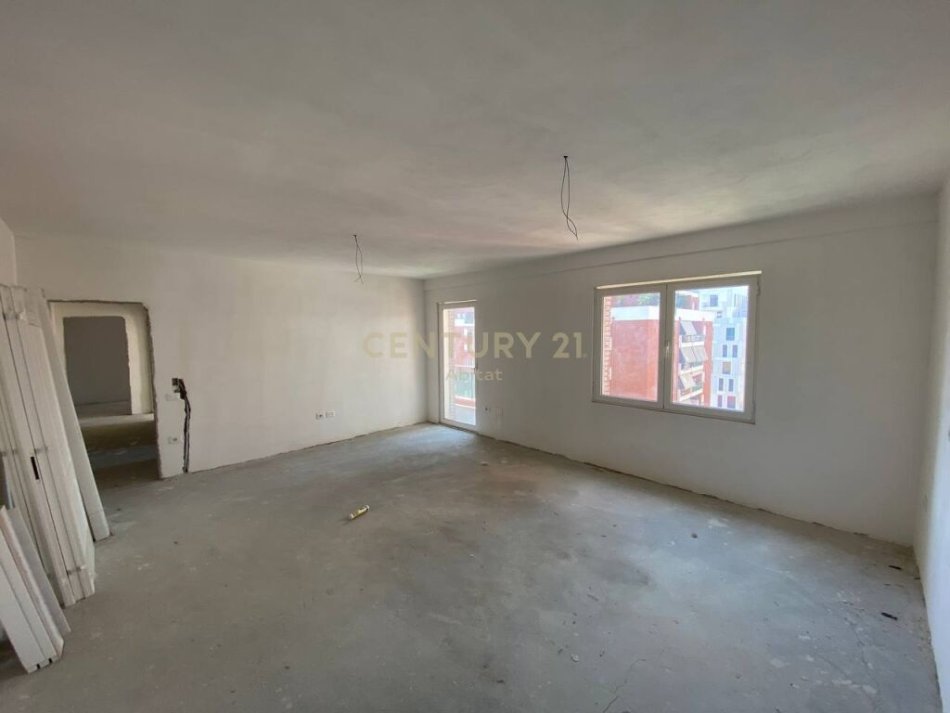 SHITET APARTAMENT 2+1+2+2 POSTE PARKIMI NE ASTIR, "KOMPLEKSI SIMA-COM ABITAT99427