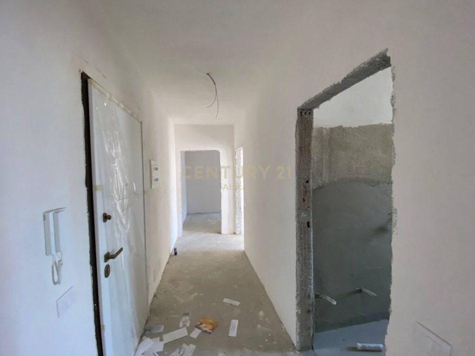 Tirane, shitet apartament 2+1 Kati 5, 122 m² 230.000 € (Astir)