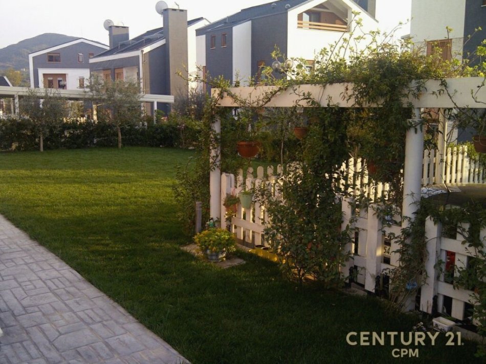 Tirane, shes Vile 4+1 Kati 1, 450 m² 670.000 € (Teg)