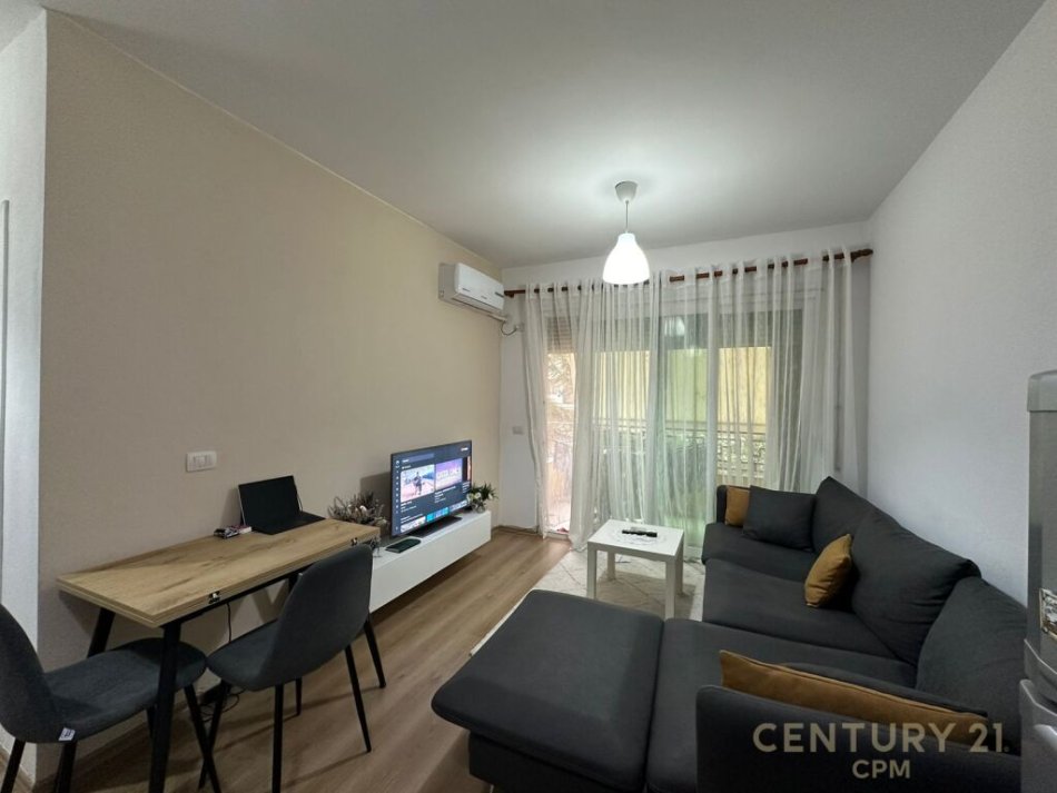 Tirane, jepet me qera apartament 1+1 Kati 1, 50 m² 600 € 