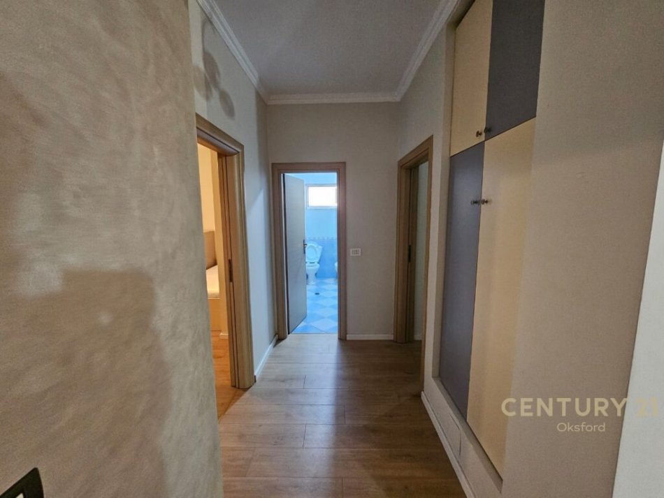 JAPIM ME QIRA APARTAMENT 2+1 PRANE 21 DHJETORIT!  OKS99871