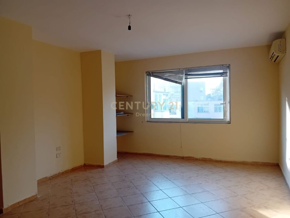 Jepet me Qira Apartament 2+1 Prane shkolles Emin Duraku tek Ish-Ekspozita!!  DREAM99903
