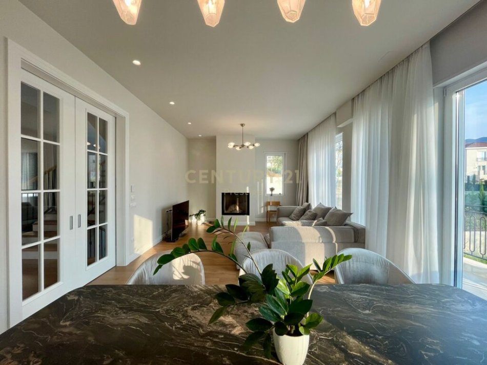 Tirane, jepet me qera Vile 3 Katshe Kati 3, 352 m² 4.000 € (COLLINA VERDE, TEG)