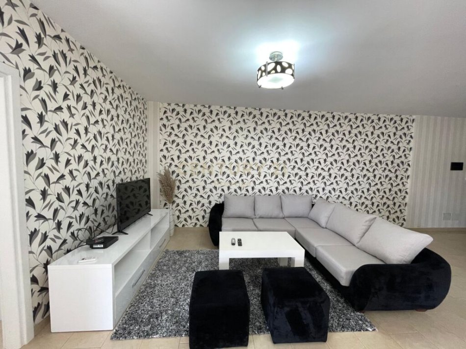 Tirane, jepet me qera apartament 2+1 Kati 8, 100 m² 700 € (rruga e elbasanit)
