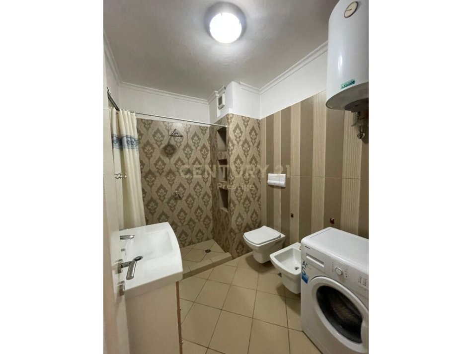 Tirane, jepet me qera apartament 2+1 Kati 8, 100 m² 700 € (rruga e elbasanit)