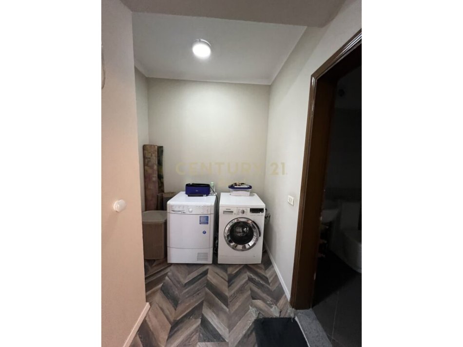 Tirane, jap me qera apartament 2+1+2+Ballkon , 110 m² 750 € (Komuna e Parisit)