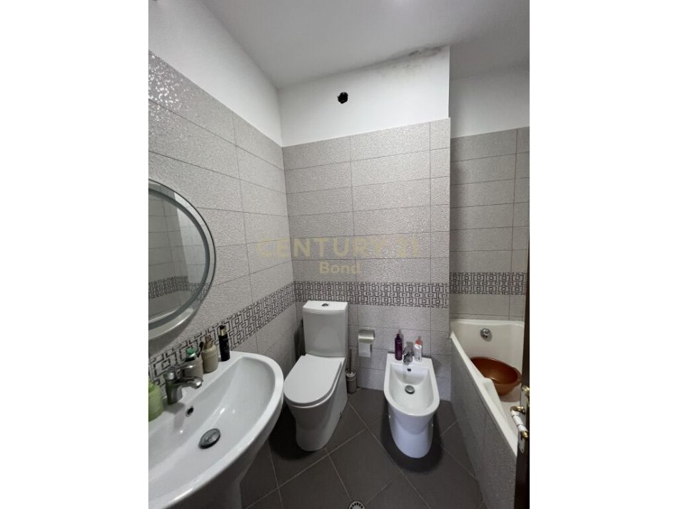 Apartament 2+1+2 me qera tek Komuna e Parisit bond99969