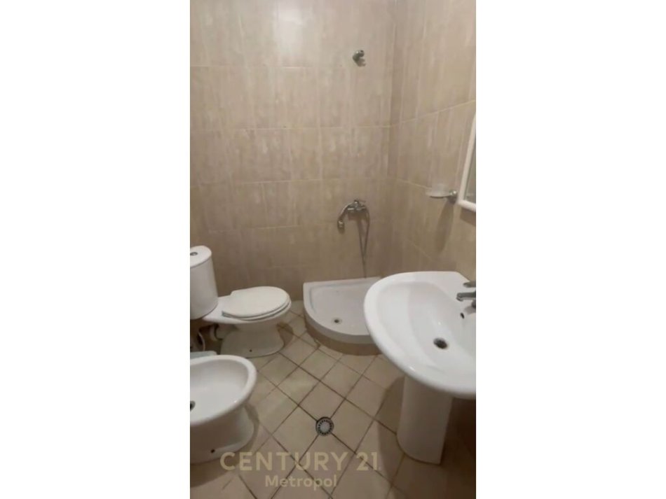 SHITET APARTAMENT 2+1+2 NE QENDER TEK 9 KATESHET.  Metropol99972