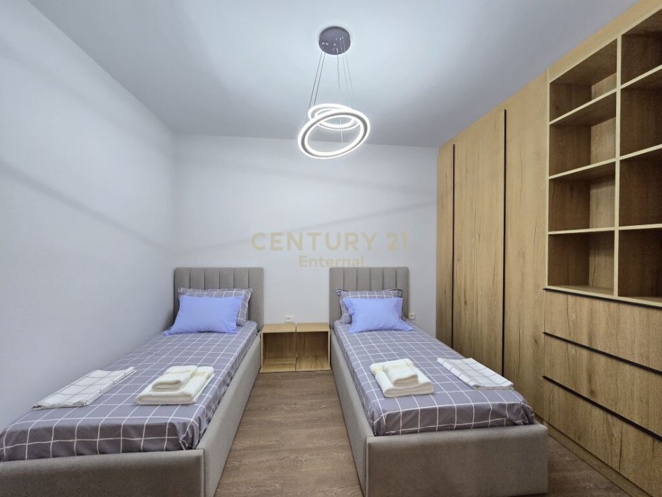 Apartament 2+1 per shitje tek Petro Nini ENT100012