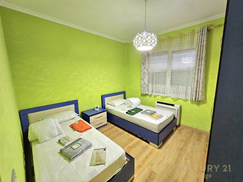 Tirane, jap me qera apartament 3+1+2 , 137 m² 1.200 € (Liqeni i Thatë)