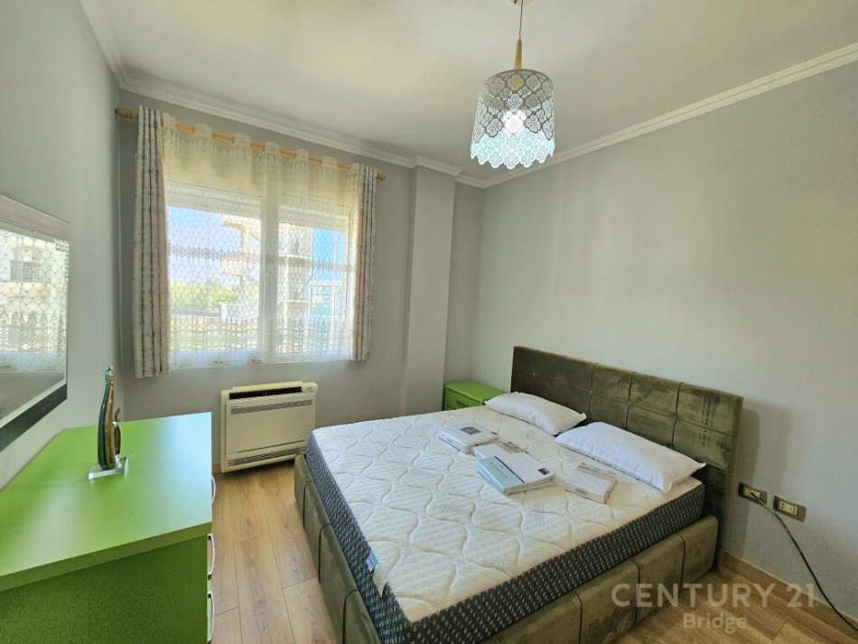 Tirane, jap me qera apartament 3+1+2 , 137 m² 1.200 € (Liqeni i Thatë)