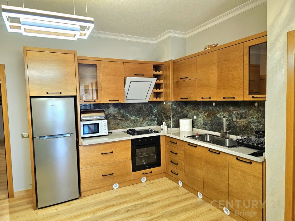 Tirane, jap me qera apartament 3+1+2 , 137 m² 1.200 € (Liqeni i Thatë)
