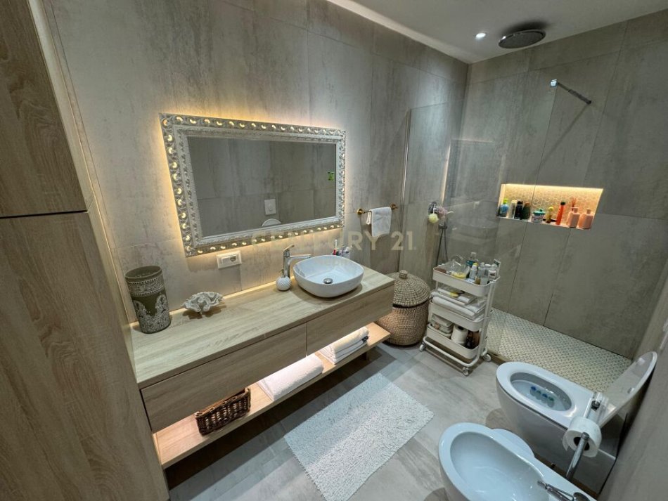 Jepet me qira Apartament 2+1 ne Liqen te Thate prane Radisonit!Neom100030