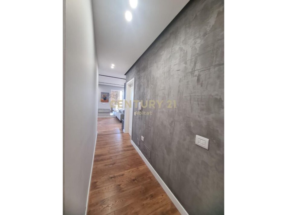 Tirane, jepet me qera apartament 3+1 Kati 4, 140 m² 850 € (kopeshti zologjik)
