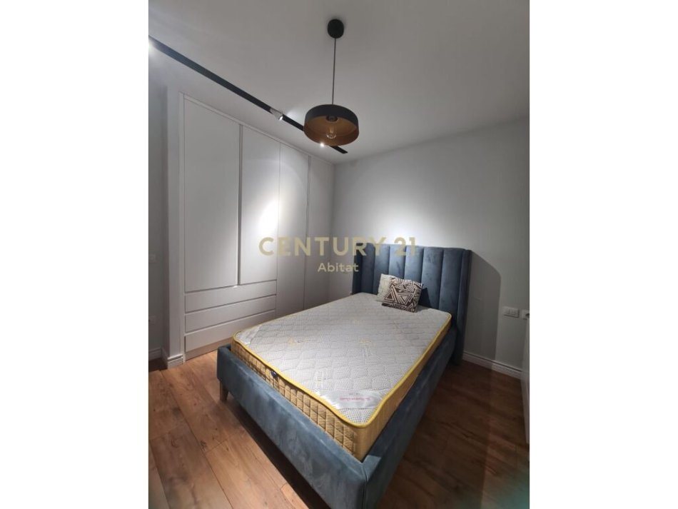 Tirane, jepet me qera apartament 3+1 Kati 4, 140 m² 850 € (kopeshti zologjik)