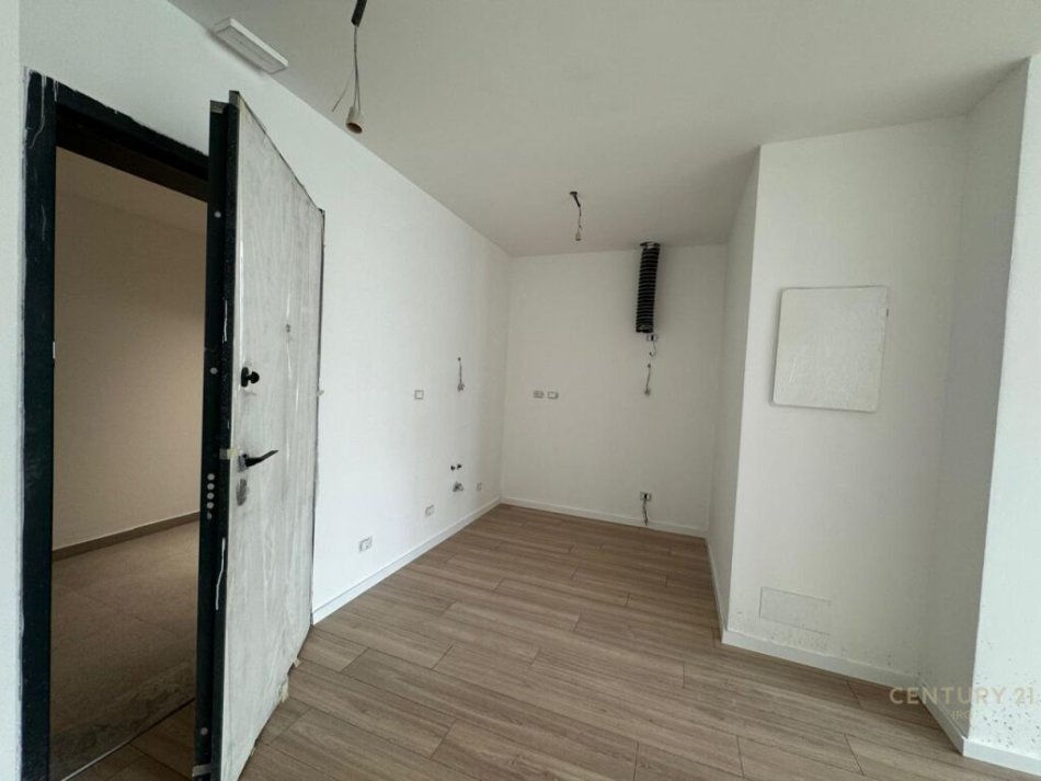 Tirane, shes apartament 1+1+Aneks+Ballkon Kati 2, 76 m² (LAKE VIEW)