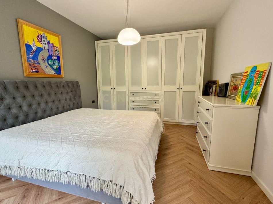 Tirane, shes apartament 1+1 , 67 m² 190.000 € (Ish Ekspozita)